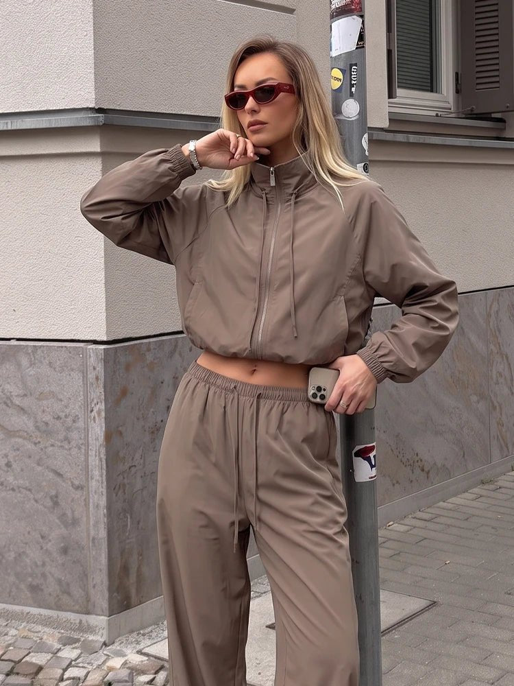 Amy sportovní sako a široké kalhoty