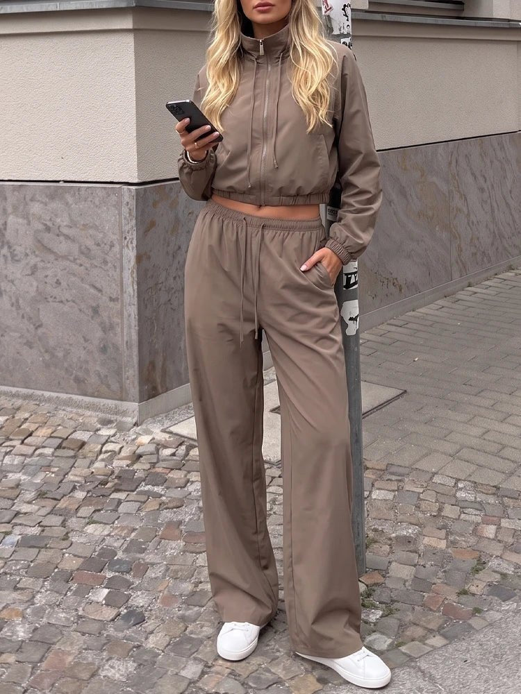 Amy sportovní sako a široké kalhoty