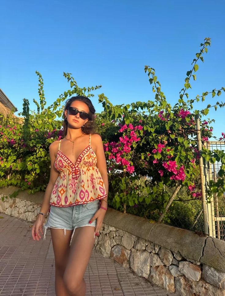 Agrafena vyšívaný boho top na ramínka s třásňovým zavazováním