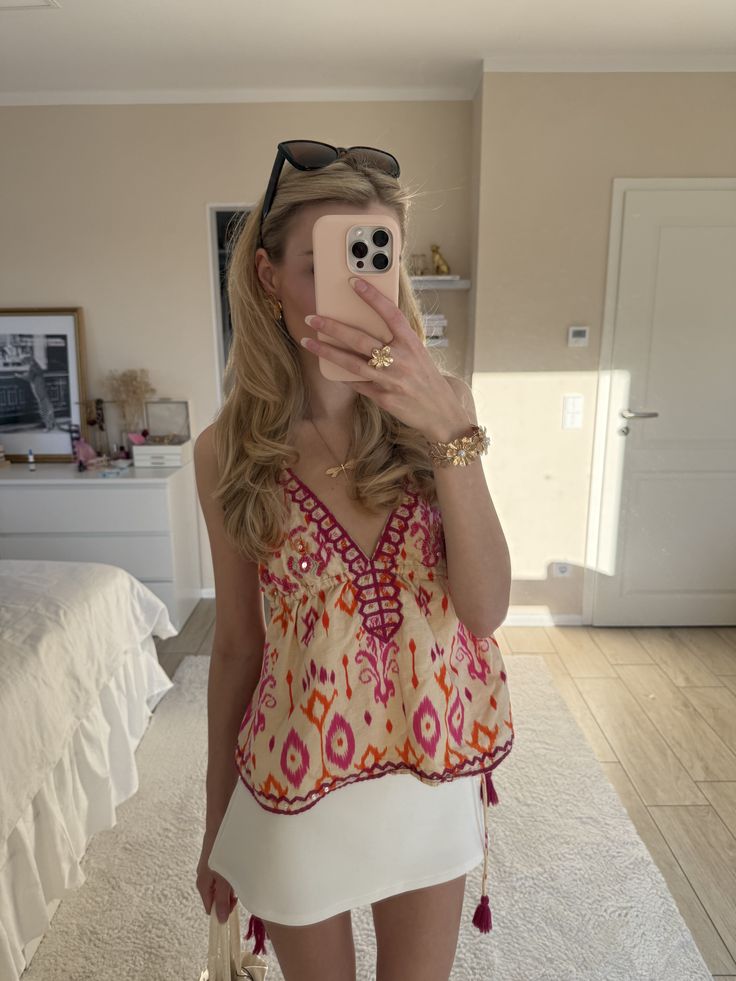 Agrafena vyšívaný boho top na ramínka s třásňovým zavazováním
