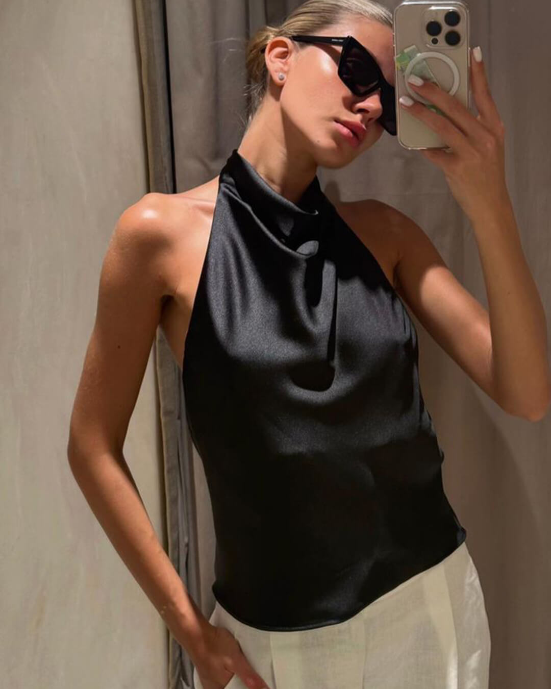 Anastasia Halter Zádově otevřený saténový top