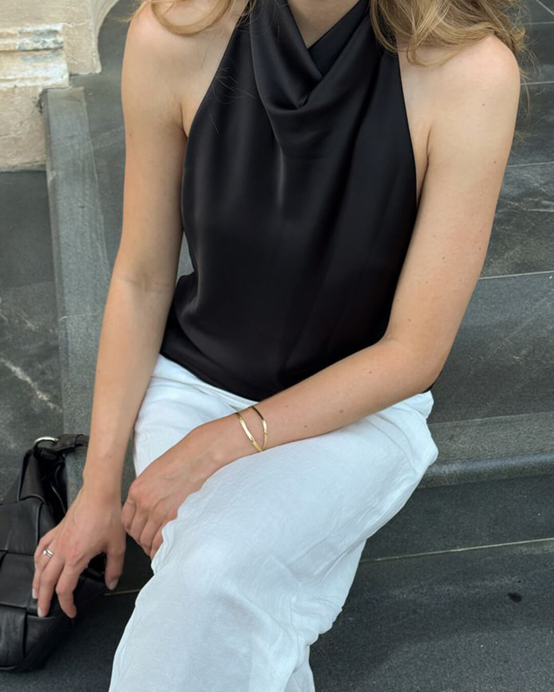 Anastasia Halter Zádově otevřený saténový top