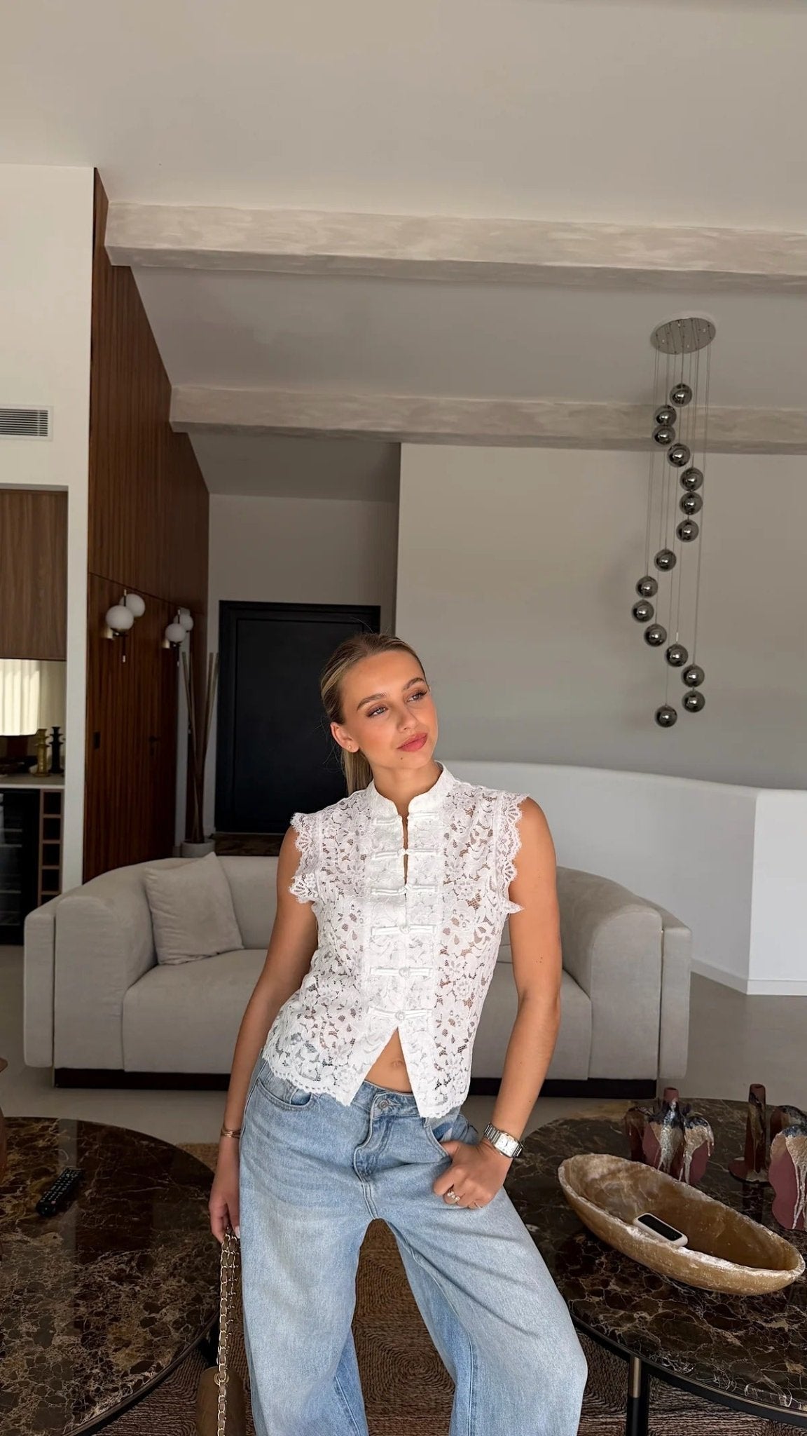 Bianca mandarin bezrukávový krajkový top