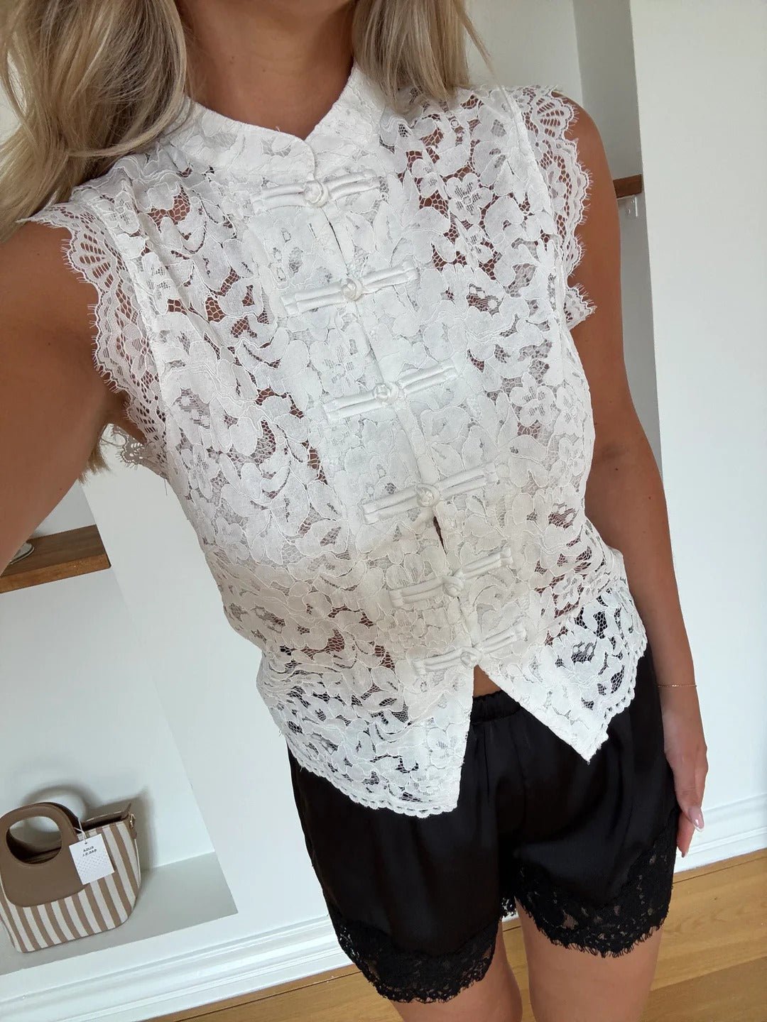 Bianca mandarin bezrukávový krajkový top
