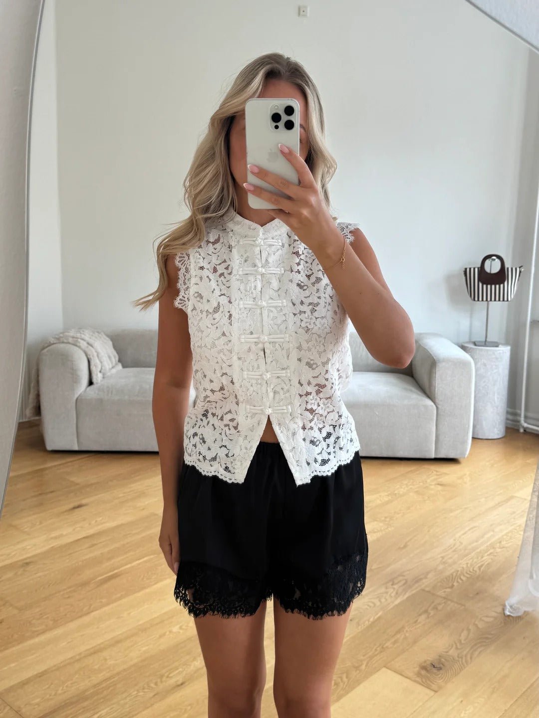 Bianca mandarin bezrukávový krajkový top
