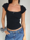 Liberty crop top s krajkovým lemem
